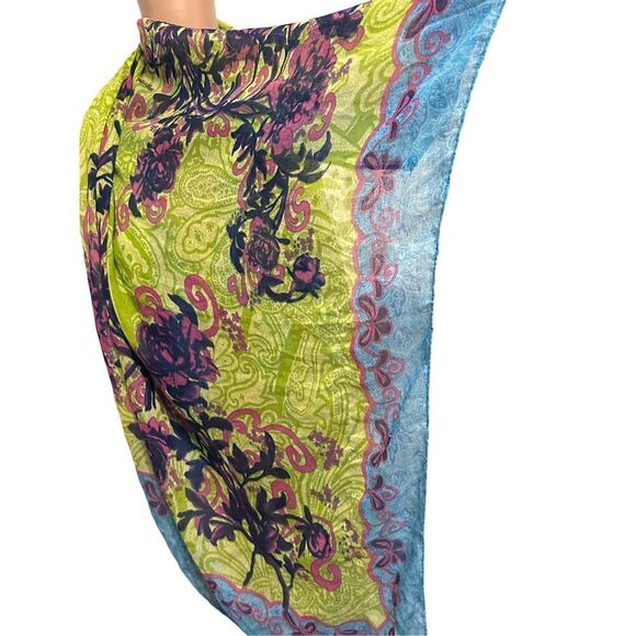 Large beautiful women floral multicolored scarf Good Condition - Picture 2 of 3